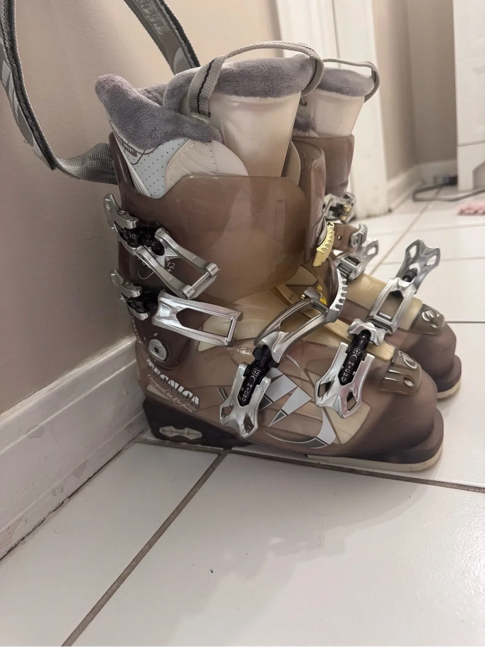Tecnica Mega 12 Ultrafit Ski Boots High Volume Alpine All Mountain Winter Sports